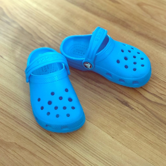 8c crocs